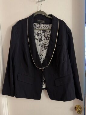 Larry Levine Black Blazer with white Piping 24w